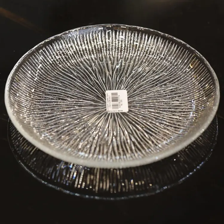 Glass plate with a diameter of 19 cm, transparent